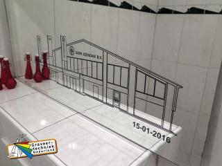 Grote spiegel bedrukken bv voor een opening pand of een relatiegeschenk.